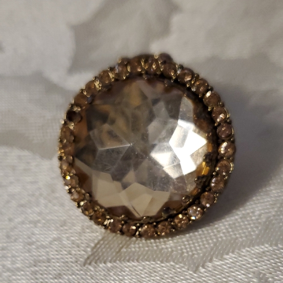 Jewelry - Elegant Gold-Tone Crystal Ring